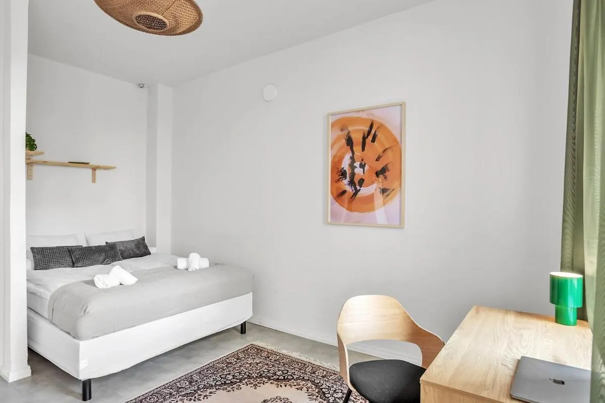 Apartment Red Bauhaus Kamppi Square 35M Tram Bus Wi-Fi